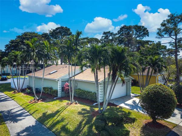 The Palm Club, 1292 Slash Pine Cir, West Palm Beach, Florida 33409, image 2