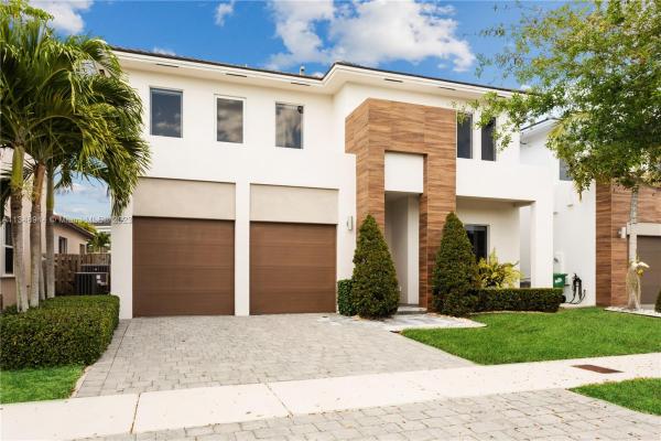 Venetian Parc, 15101 SW 177th Ter, Richmond West, Florida 33187, image 2
