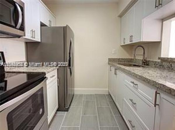 Laguna Club East, 250 NW 107th Ave #202, Fountainebleau, Florida 33172, image 2