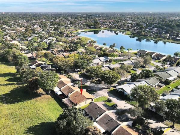 Devon Aire Villas, 11844 SW 125th Pl 0, The Crossings, Florida 33186, image 2