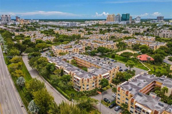 Village Of Kings Creek, 7720 Camino Real #E-409, Glenvar Heights, Florida 33143, image 2