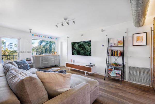 Washington Square, 220 Washington Ave #4A, Miami Beach, Florida 33139, image 1