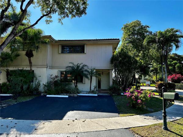 Cocoranda Townhomes, 701 SW 88th Ter, Plantation, Florida 33324, image 1