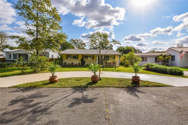 Country Club Estates, 334 Azure Way, Miami Springs, Florida 33166, image 2