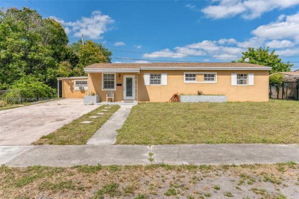 Fleetwood Gardens, 2115 NW 185th St, Miami Gardens, Florida 33056, image 1