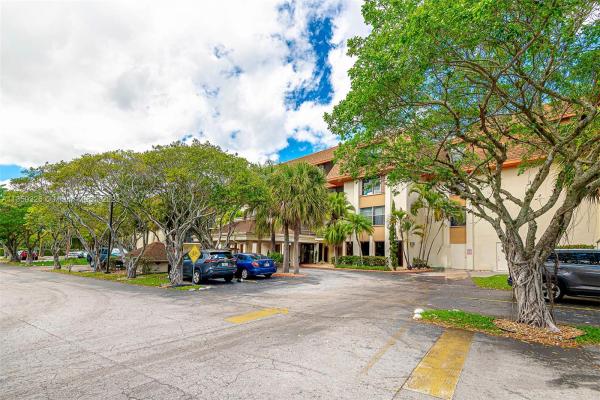 Cedar Glenn, 671 NE 195th St #218-E, Ives Estates, Florida 33179, image 1
