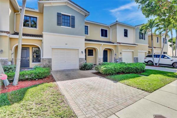 Champion Lakes, 320 NE 194th Ln #320, Ives Estates, Florida 33179, image 2