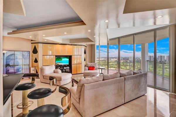 Marina Tower, 19500 Turnberry Way #23B, Aventura, Florida 33180, image 2