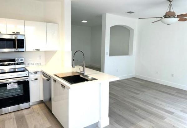 Kendall Breeze, 12336 SW 126th Ave, Three Lakes, Florida 33186, image 2