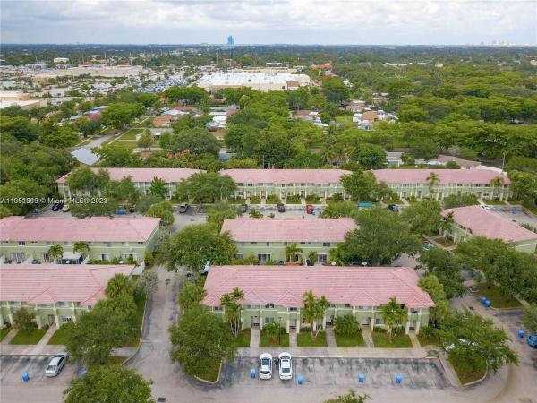 Washington Court Villas, 130 Hidden Ct Rd #25-D, Hollywood, Florida 33023, image 1