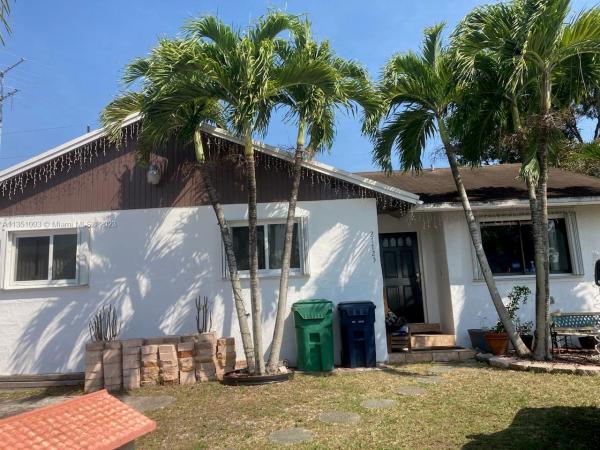 27723 SW 132nd Ct, Unincorporated Dade County, Florida 33032, image 2