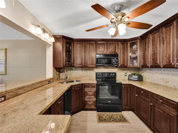 Town Villas At Moon Lake, 9070 Fairbanks Ln #2, Boca Raton, Florida 33496, image 2