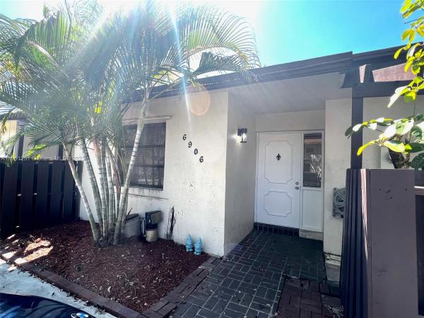 Woodscape Townhomes, 6906 SW 38th St #19-L, Miramar, Florida 33023, image 1