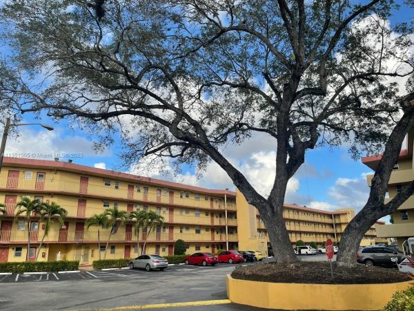 Royal Oaks, 445 NE 195th St #432, Ives Estates, Florida 33179, image 1