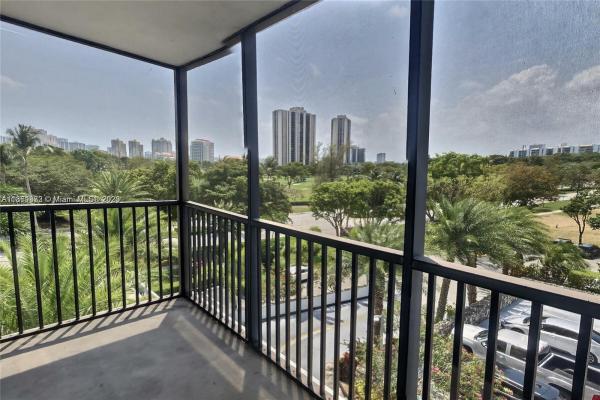 Bonavista, 3375 N Country Club Dr #407, Aventura, Florida 33180, image 2