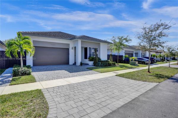 Venetian Parc, 15226 SW 176th Ln, Richmond West, Florida 33187, image 2