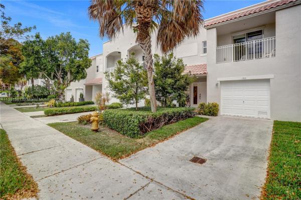 Village Del Mar Townhomes, 1303 NE 105th St #4, Miami Shores, Florida 33138, image 1