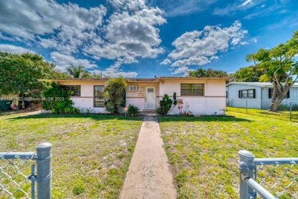 Scott Lake Manor, 1000 NW 182nd St, Miami Gardens, Florida 33169, image 2