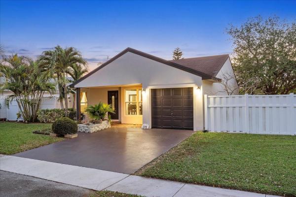 Cinnamon Place At Honeywoods, 1250 SW 86th Ave, Pembroke Pines, Florida 33025, image 1