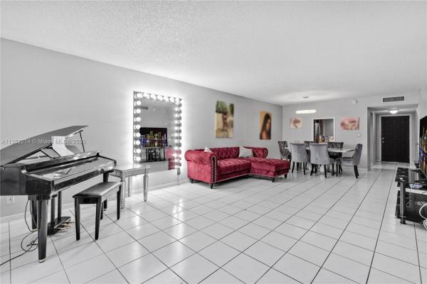 The Lakes Of Inverrary, 3280 Spanish Moss Ter #111, Lauderhill, Florida 33319, image 1