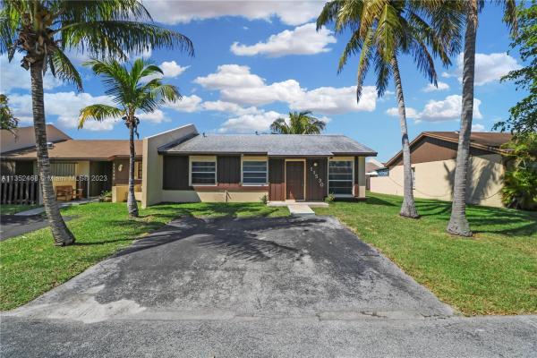 Devon Aire Villas, 11530 SW 122nd Pl, The Crossings, Florida 33186, image 2