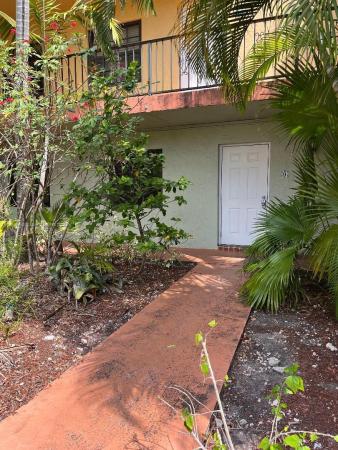 Villa Manors, 2720 NE 8th Ave #6, Wilton Manors, Florida 33334, image 1