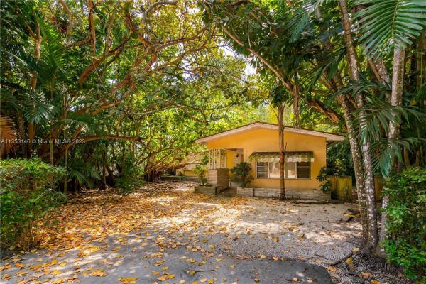 Coral Gables Country Club, 1542 Mendavia Ave, Coral Gables, Florida 33146, image 2