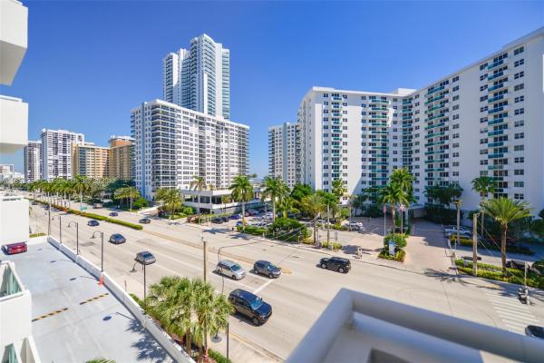 The Residences On Hollywood Beach, 3000 S Ocean Dr #414, Hollywood, Florida 33019, image 2