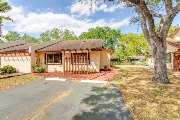 East Lakes Townhomes, 9631 NW 16th St 0, Pembroke Pines, Florida 33024, image 1