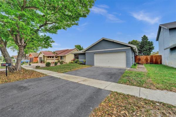 Lakeside Key, 1101 SW 99th Ave, Pembroke Pines, Florida 33025, image 1