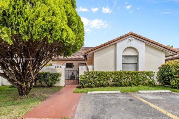 Arborgate Patio Homes At Kendall Lakes East, 13423 SW 65th Ln, Kendale Lakes, Florida 33183, image 1