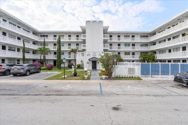 Longwood House, 11685 Canal Dr #209, North Miami, Florida 33181, image 1