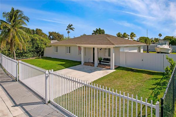 Kingswood Manor, 29935 SW 149th Ct, Leisure City, Florida 33033, image 1