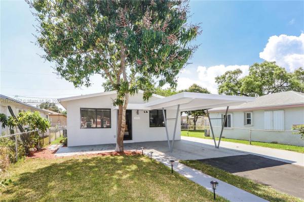 Liberia, 2330 Farragut St, Hollywood, Florida 33020, image 2