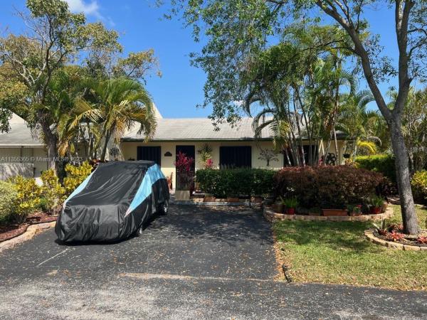 Devon Aire Villas, 12553 SW 118th Ln #12553, The Crossings, Florida 33186, image 2