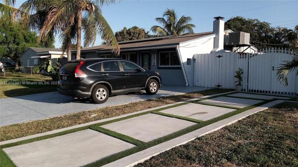Driftwood Acres, 6910 Coolidge St, Hollywood, Florida 33024, image 2
