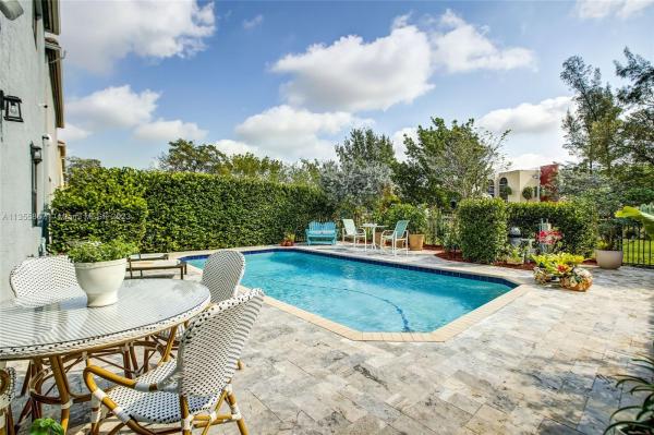 Champion Lakes, 19253 NE 9th Pl, Ives Estates, Florida 33179, image 2