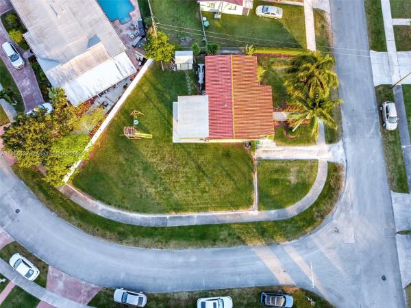 Westwood Lakes Residential, 10771 SW 51st Dr, Westwood Lakes, Florida 33165, image 2