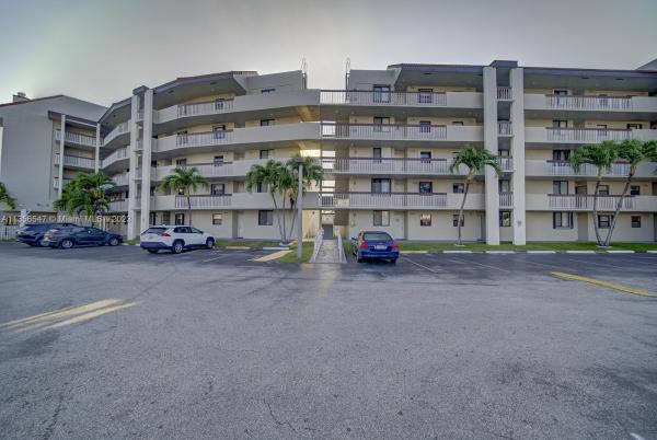 Indian Lake Village, 10288 NW 9th St Cir #307, Fountainebleau, Florida 33172, image 1