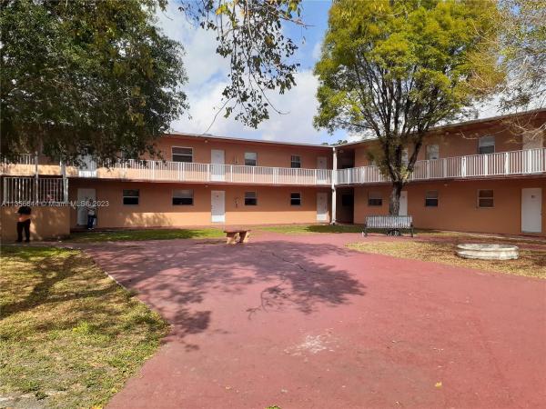 Bella Luna, 1245 W 24th St #118, Hialeah, Florida 33010, image 1