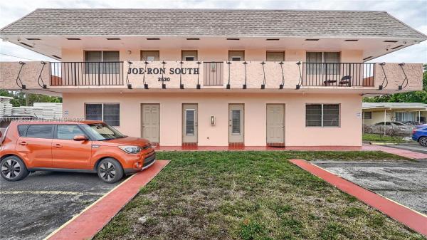 Joe-Ron South, 2530 Pierce St #205, Hollywood, Florida 33020, image 1