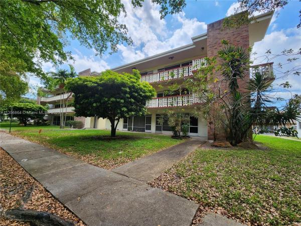 Westbrook, 412 S Luna Ct #12, Hollywood, Florida 33021, image 2
