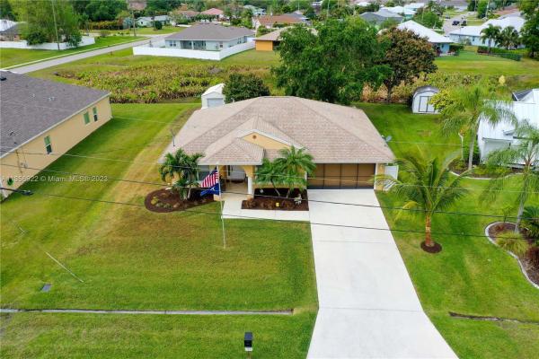 6890 NW Hogate Cir, Port St. Lucie, Florida 34983, image 2