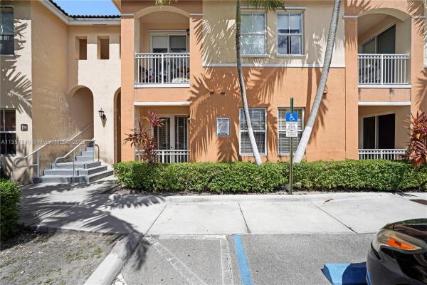 Fontainbleau Lakes Courtyards West, 10012 NW 7th St #108, Fountainebleau, Florida 33172, image 1