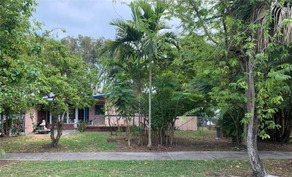 Bel Aire, 18661 Belview Dr, Cutler Bay, Florida 33157, image 2