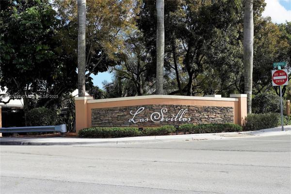 Fontainbleau Lakes Courtyards West, 10132 NW 7th St #101, Fountainebleau, Florida 33172, image 1