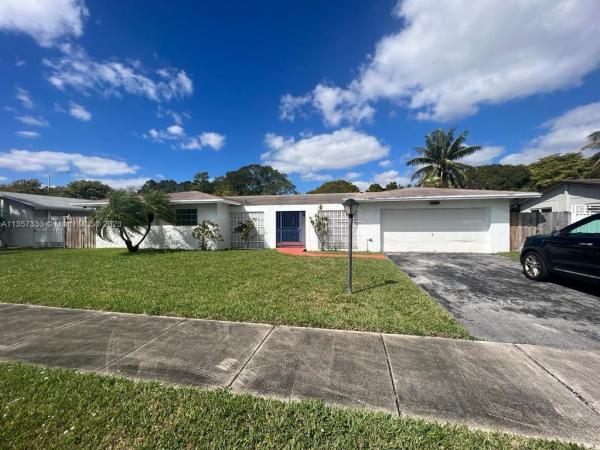 Kendale Lakes No HOA, 7924 SW 146th Ct, Kendale Lakes, Florida 33183, image 2
