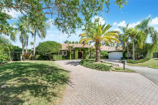 Granada West Estates, 9971 SW 124th Ter, Kendall, Florida 33176, image 1
