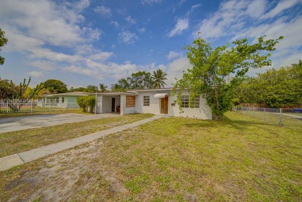 Irons Manor High Pine, 851 NE 137th St, North Miami, Florida 33161, image 2