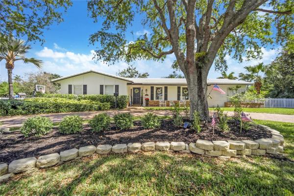 Coral Reef Estates, 8820 SW 162nd St, Palmetto Bay, Florida 33157, image 1